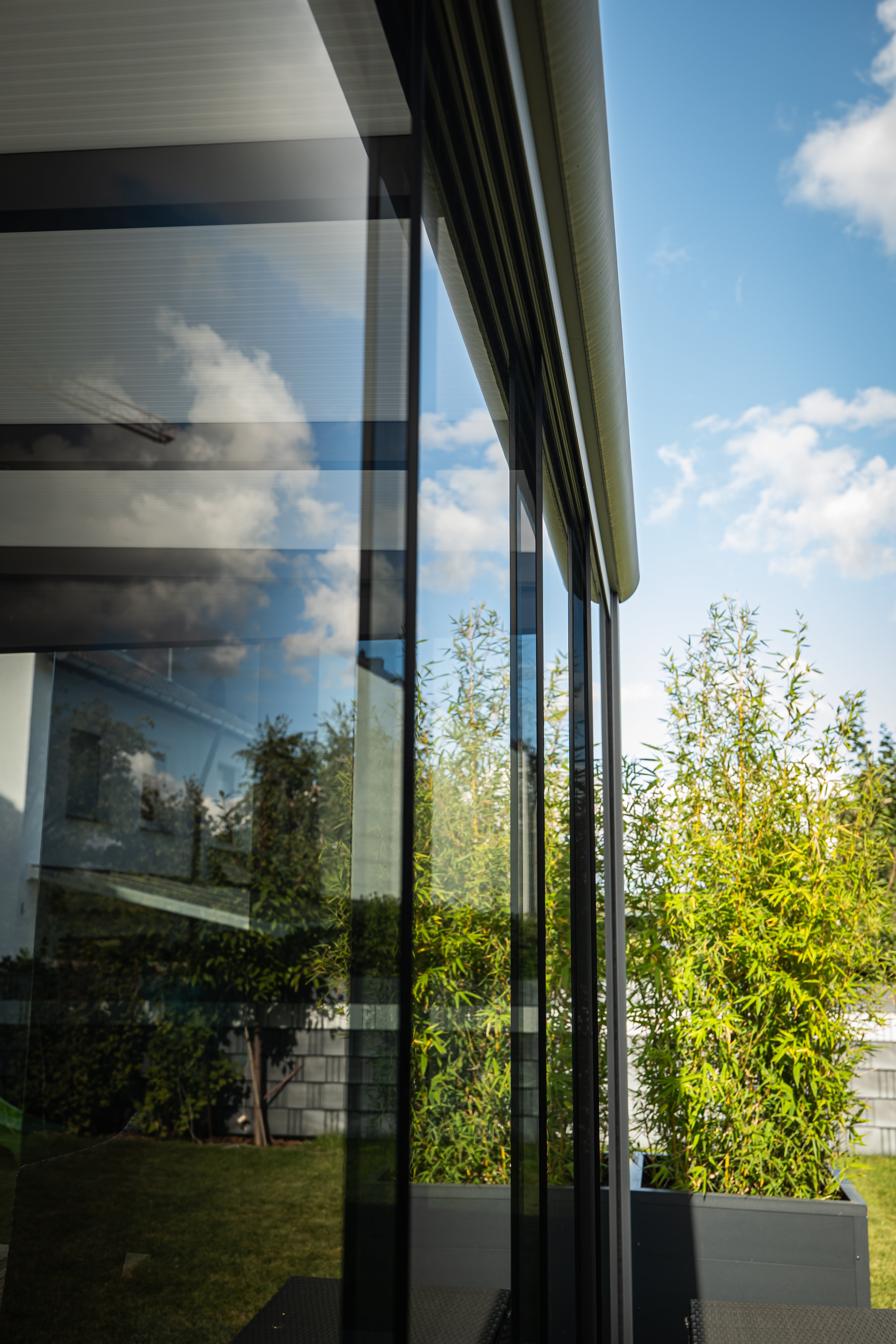 Alumera_Glasschiebetueren_schraege_Ansicht